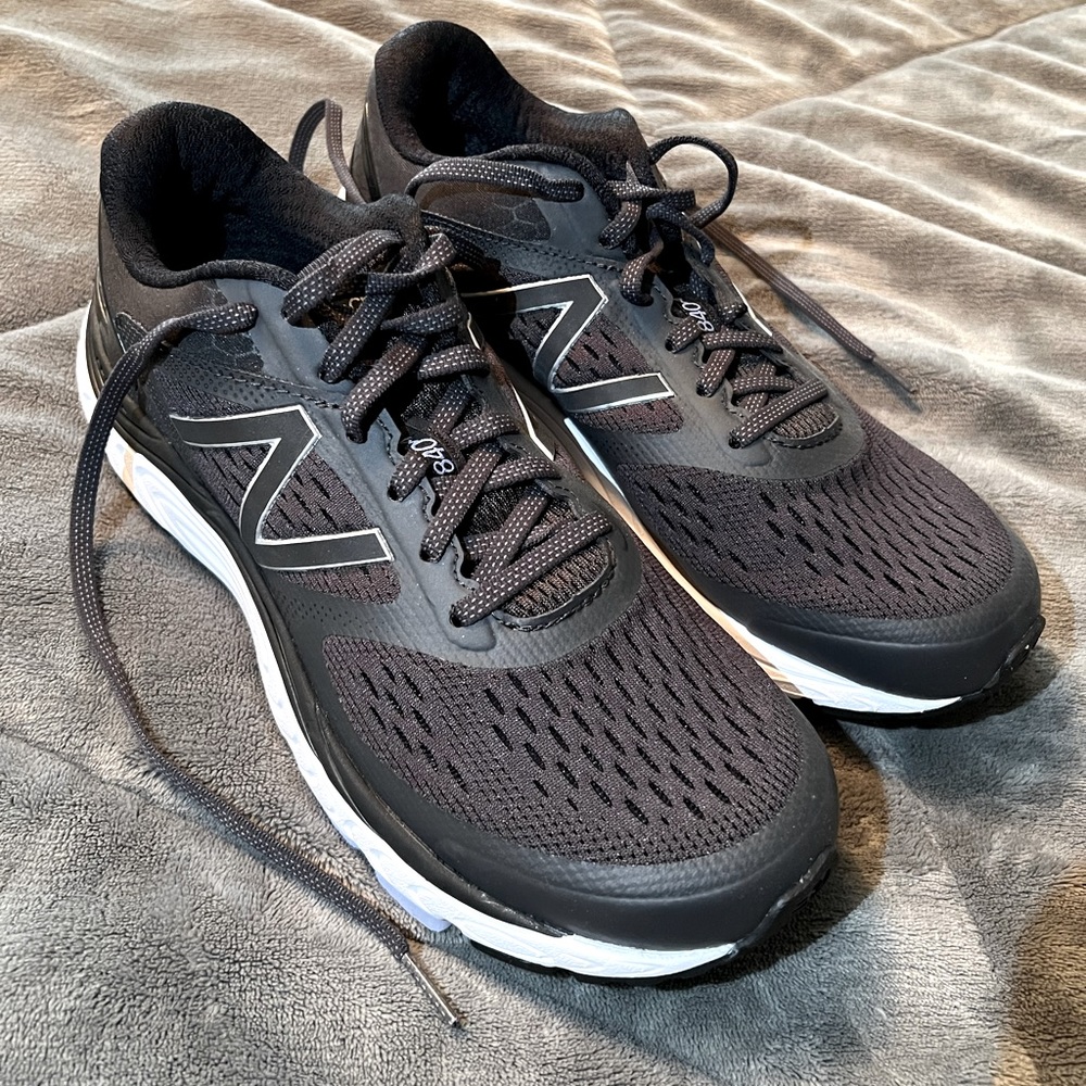 New Balance 840v4 Running Shoes